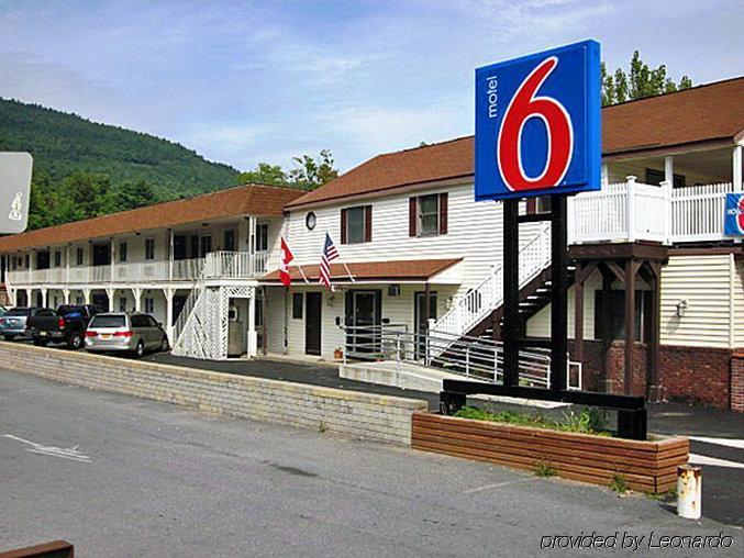 Howard Johnson By Wyndham Lake George Exterior photo