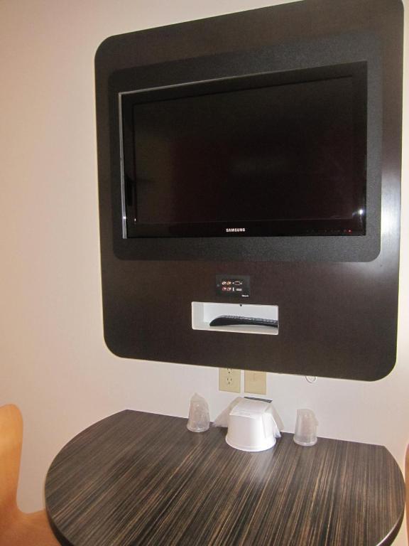 Howard Johnson By Wyndham Lake George Room photo